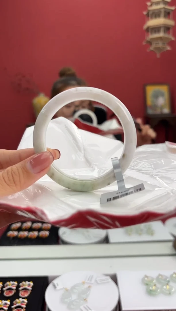 【闪购商品】翡翠手镯未镶嵌7手镯