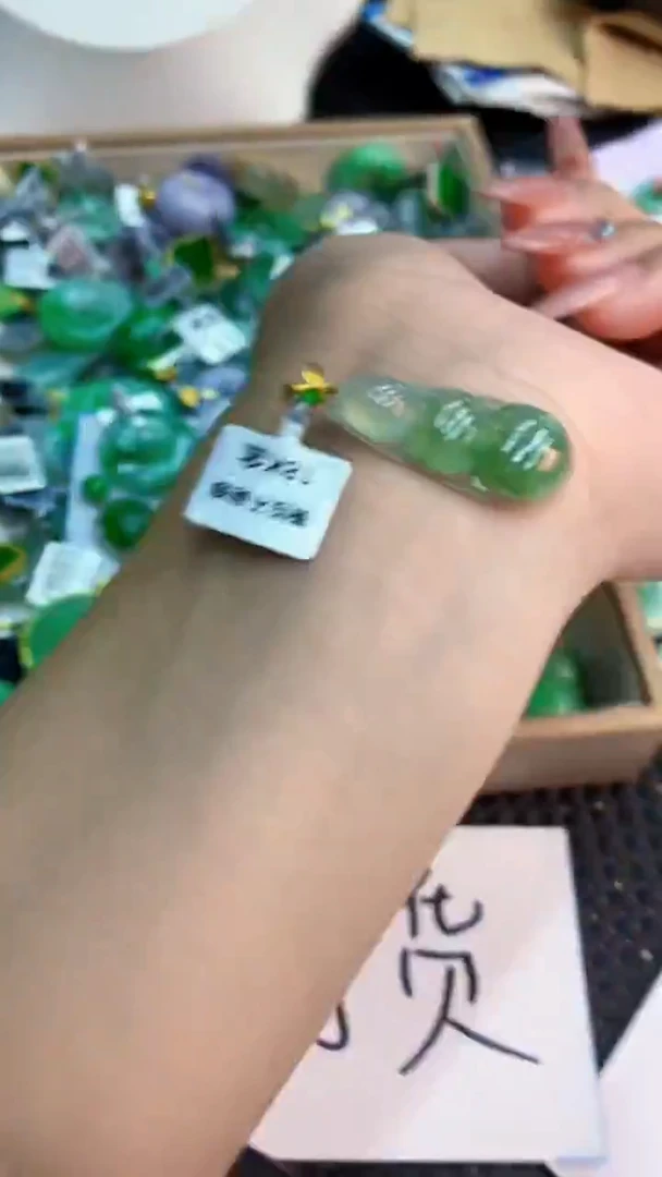 翡翠18K金镶嵌吊坠(不含链)1