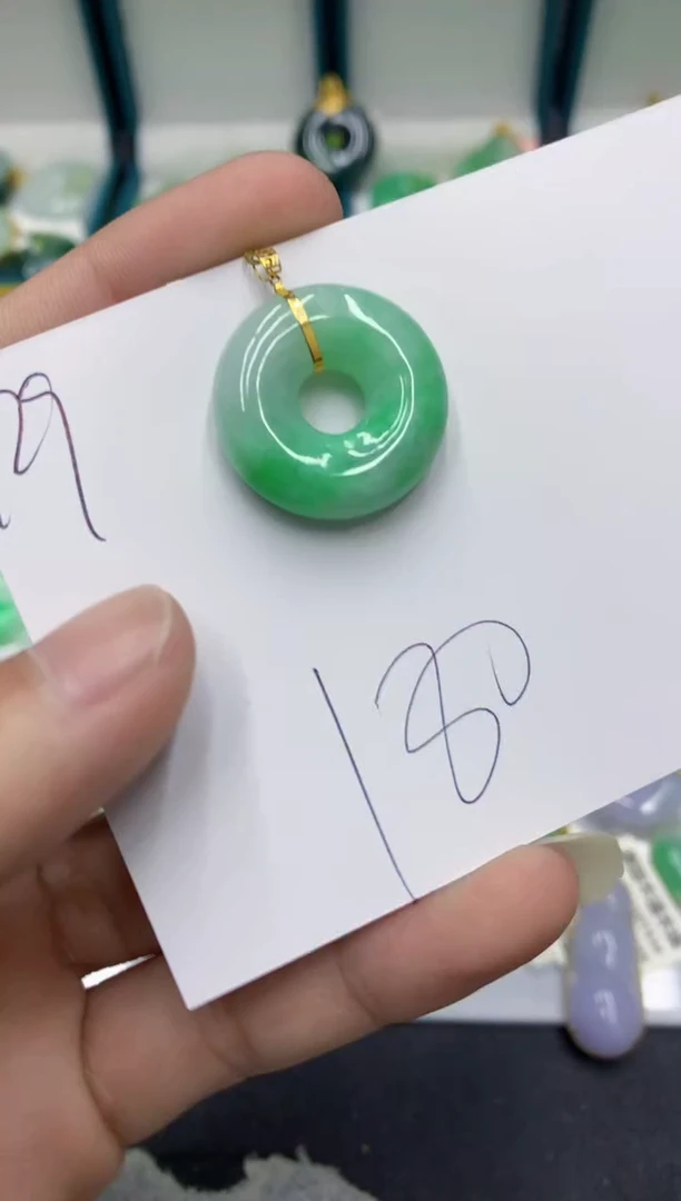 【闪购商品】翡翠颈饰18K金镶嵌翡翠