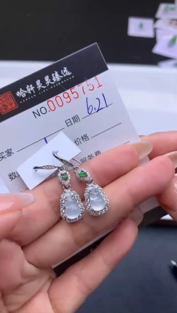 翡翠未镶嵌吊坠(不含链)哈轩   耳饰1对