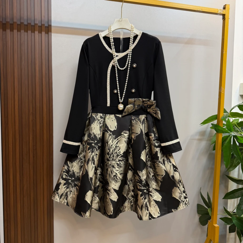 新款大码女装时尚洋气花边领口拼接显瘦连衣裙