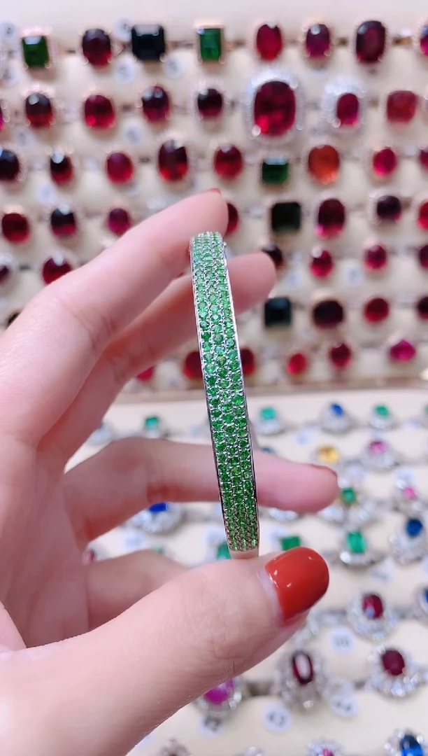 18K金镶嵌手镯石榴石（沙弗莱）1