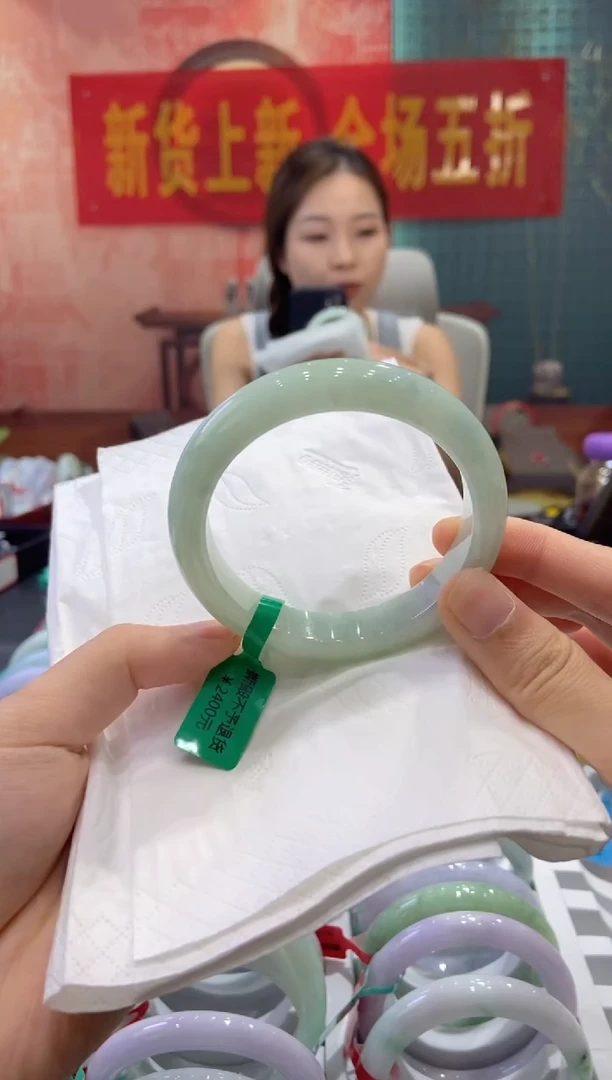翡翠手镯未镶嵌多人28491