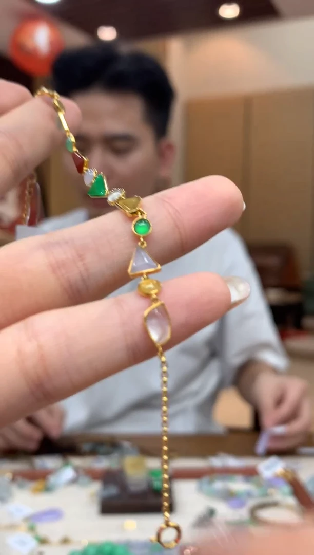 18K金镶嵌手链翡翠手链