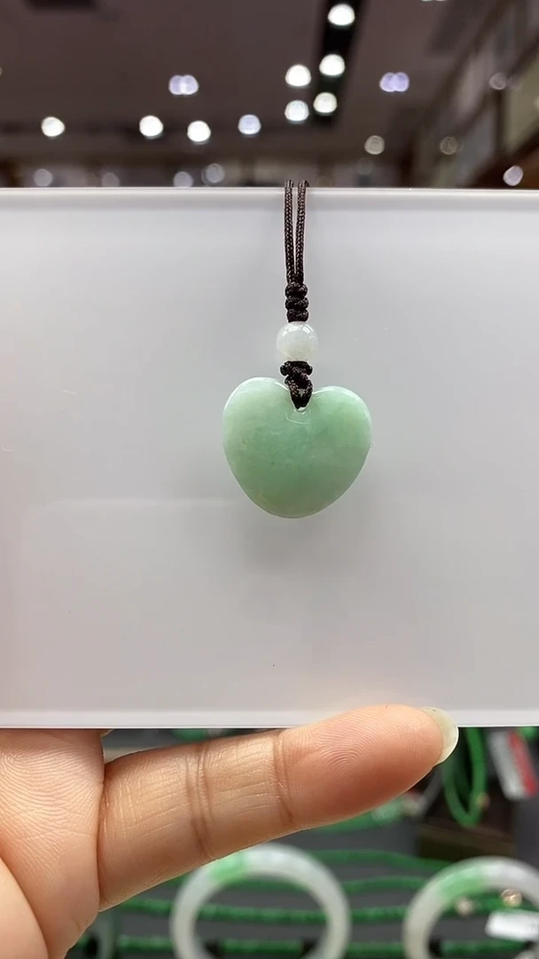 颈饰未镶嵌翡翠桃心