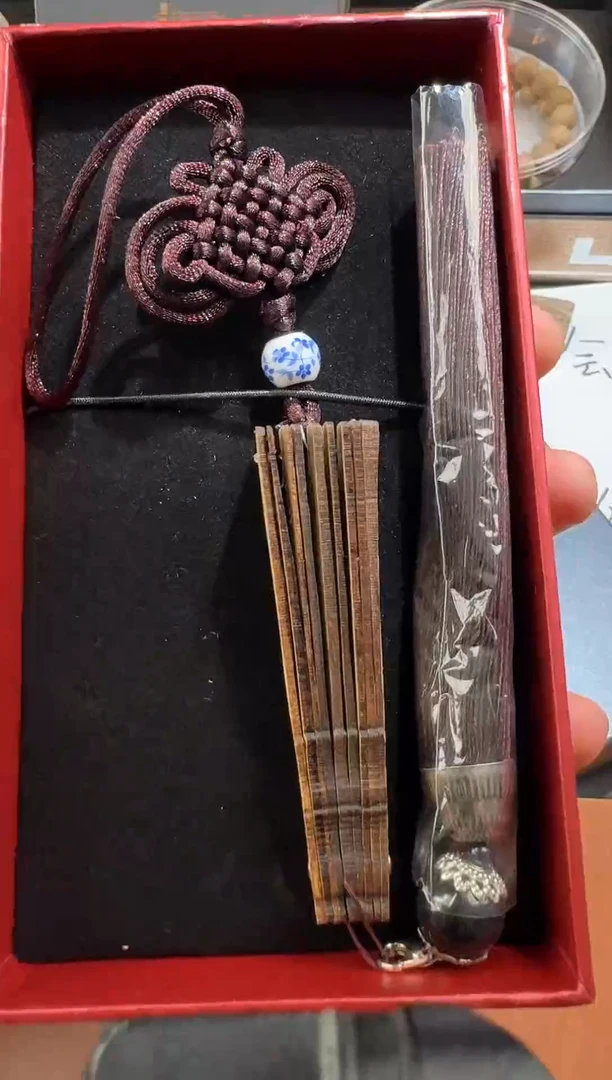 【闪购商品】沉香沉香碎屑沉香扇子 多样性发其一