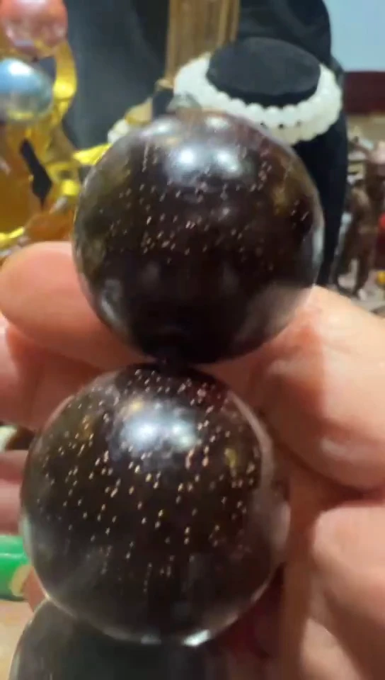 把玩小叶小谭的满天星的手串