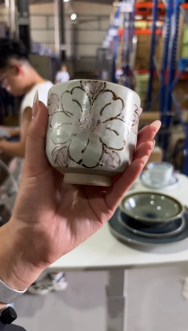 玻璃纸山茶花； コップ（小）赤