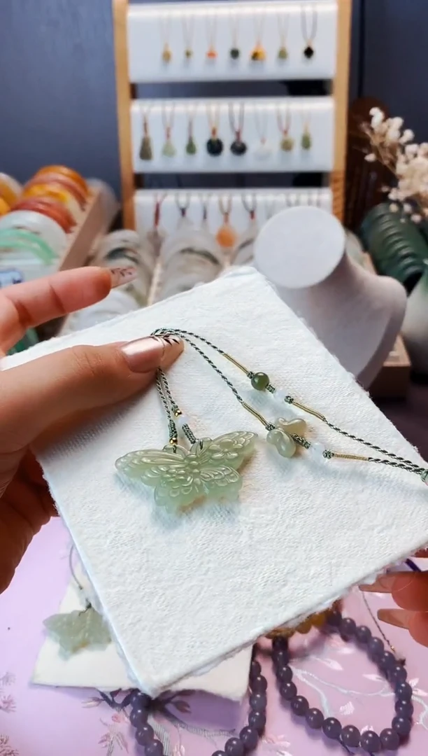 和田玉未镶嵌颈饰爱*i蝴蝶