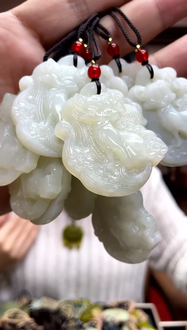 【闪购商品】岫玉吊坠未镶嵌多样性发货其中一件