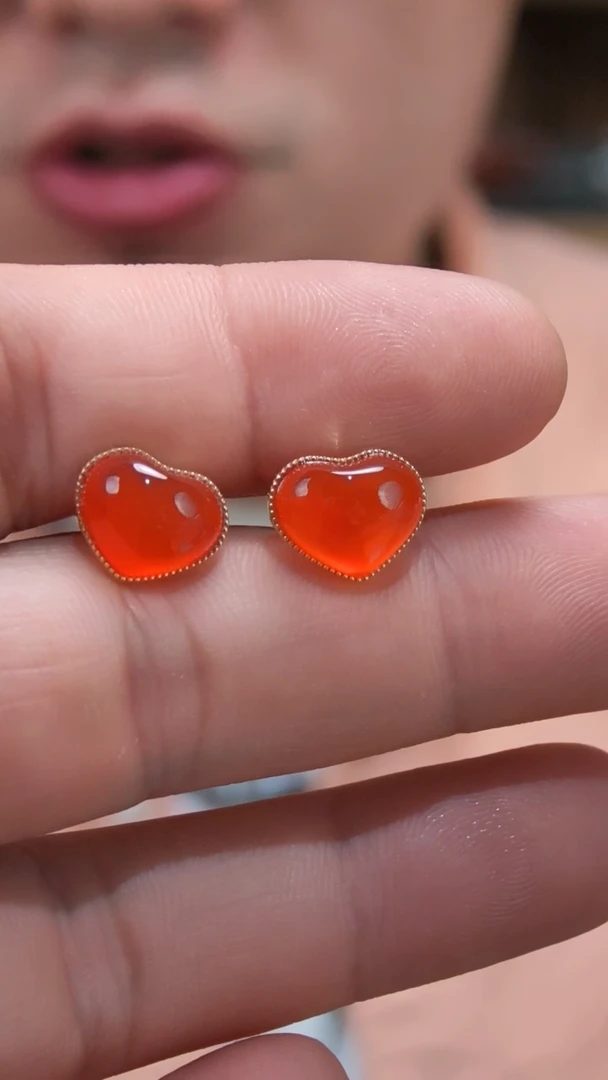 18K金镶嵌耳钉南红玛瑙18K金南红爱心耳钉WY