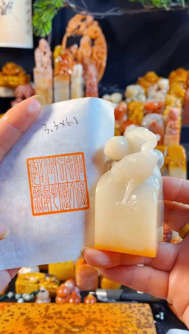 老挝石印石D****冉手工篆刻《世路如今已惯此心到处悠然》