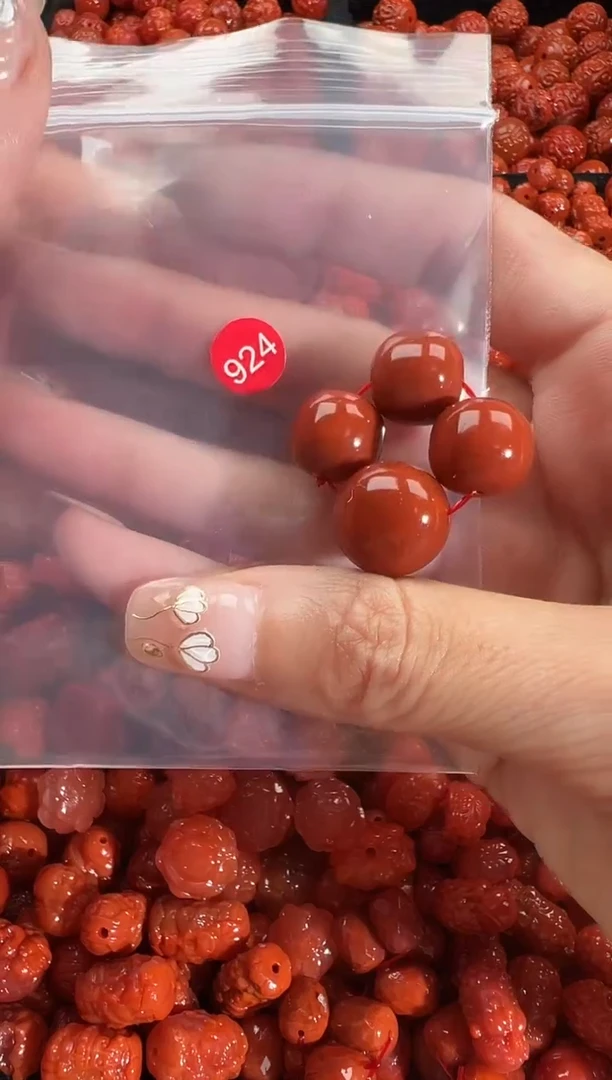 颈饰未镶嵌南红玛瑙1