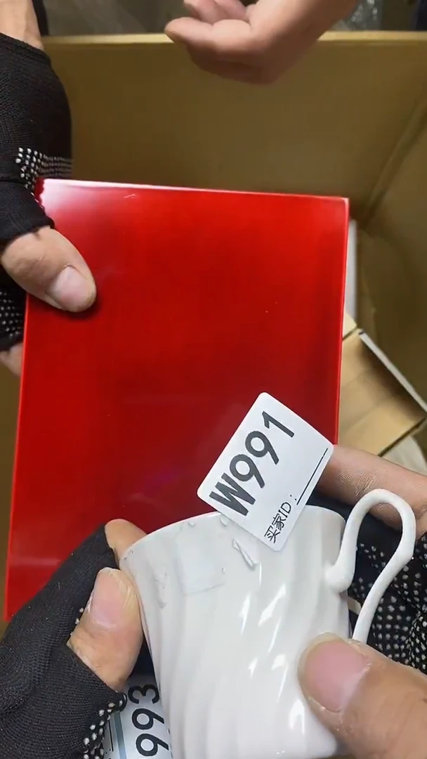 瓷片薇**iW991默认微瑕，谨慎参拍