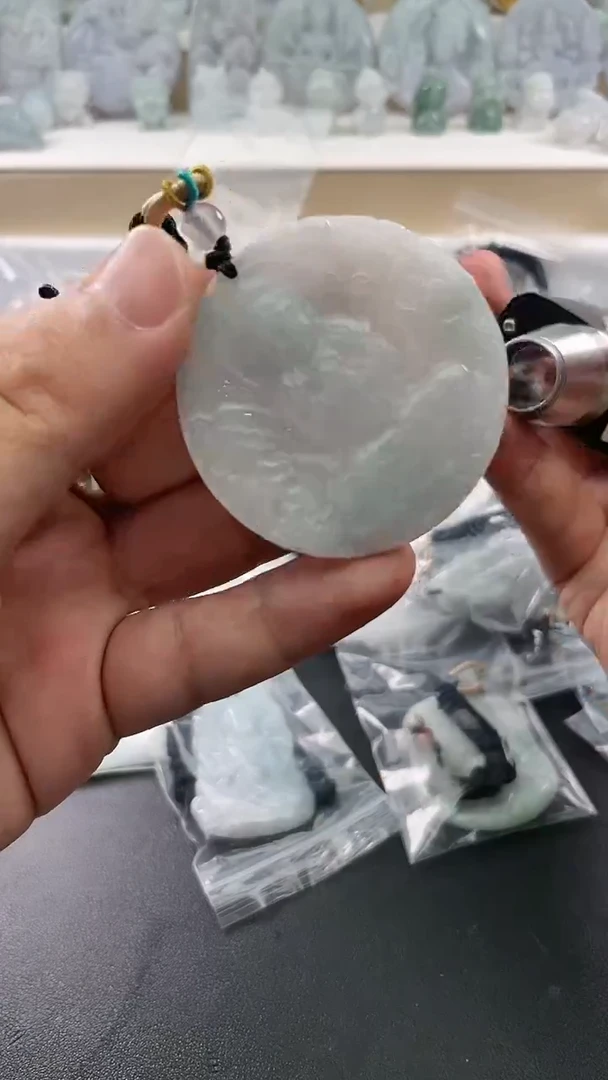 翡翠未镶嵌颈饰..../7/10/ 81