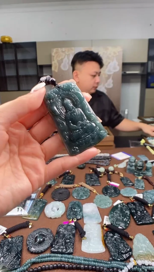 颈饰未镶嵌翡翠 多样性发其一