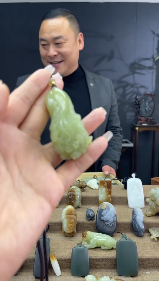 颈饰未镶嵌和田玉1