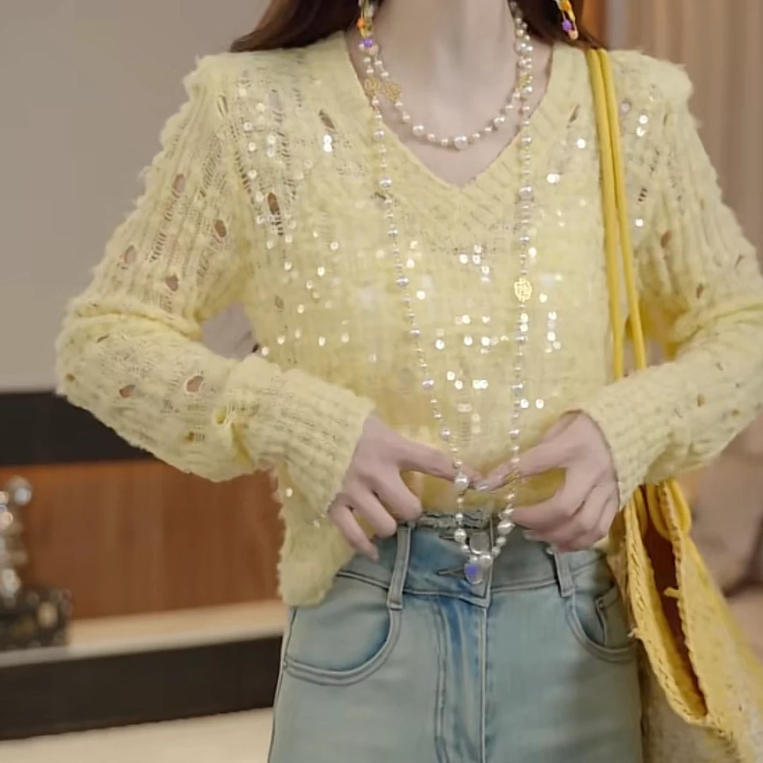 亮片针织打底衫2025新款春季时尚设计感长袖镂空V领破洞上衣