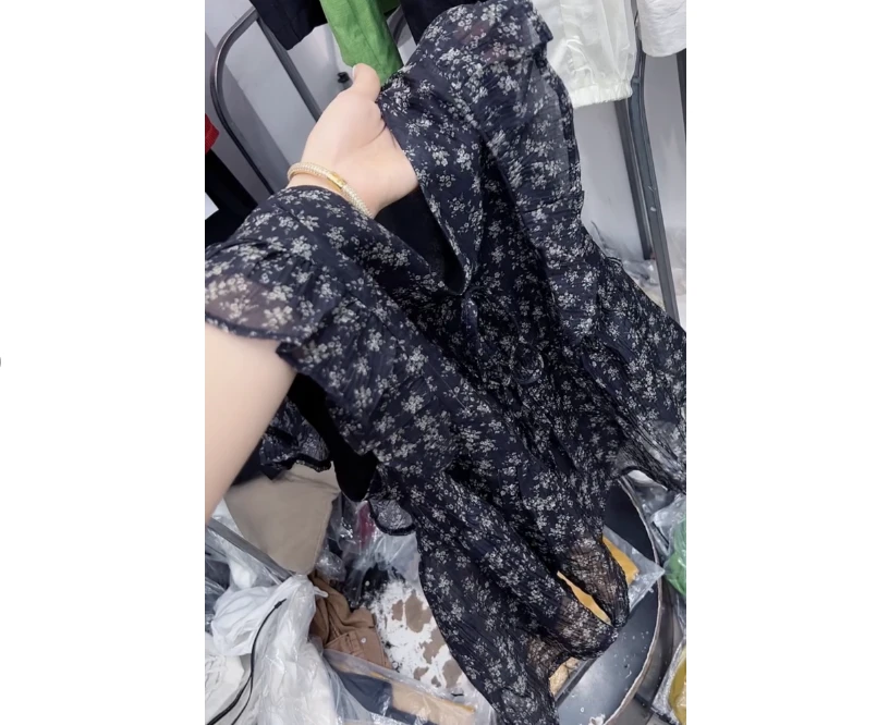 【现货】今年流行穿搭2025夏季新款韩系小碎花雪纺纱衫