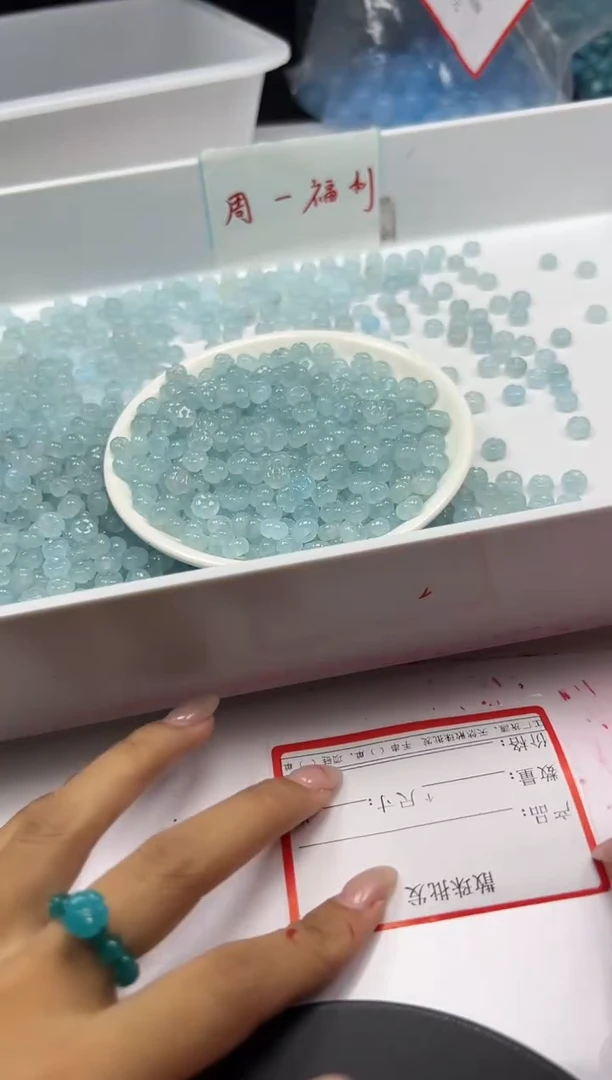 未镶嵌颈饰玛瑙/玉髓W2954浅色海蓝宝五瓣花8MM*10颗
