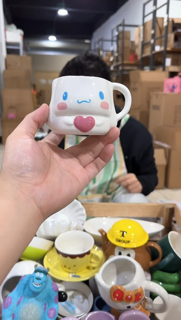 瓷片玉桂狗抱爱心一口杯