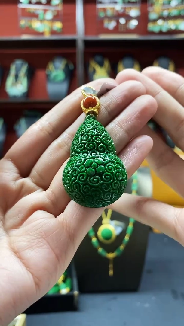 颈饰未镶嵌翡翠吊坠