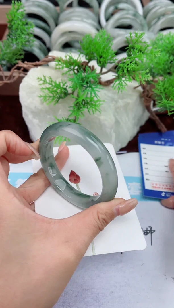 【闪购商品】石英质玉手镯未镶嵌183