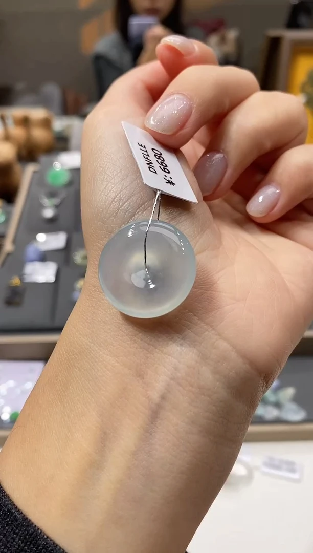 颈饰未镶嵌翡翠平安扣