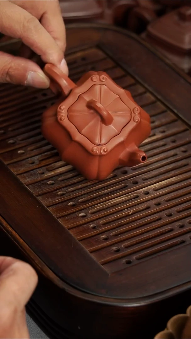 茶壶紫砂宜兴紫砂朱泥筋纹如意130毫升