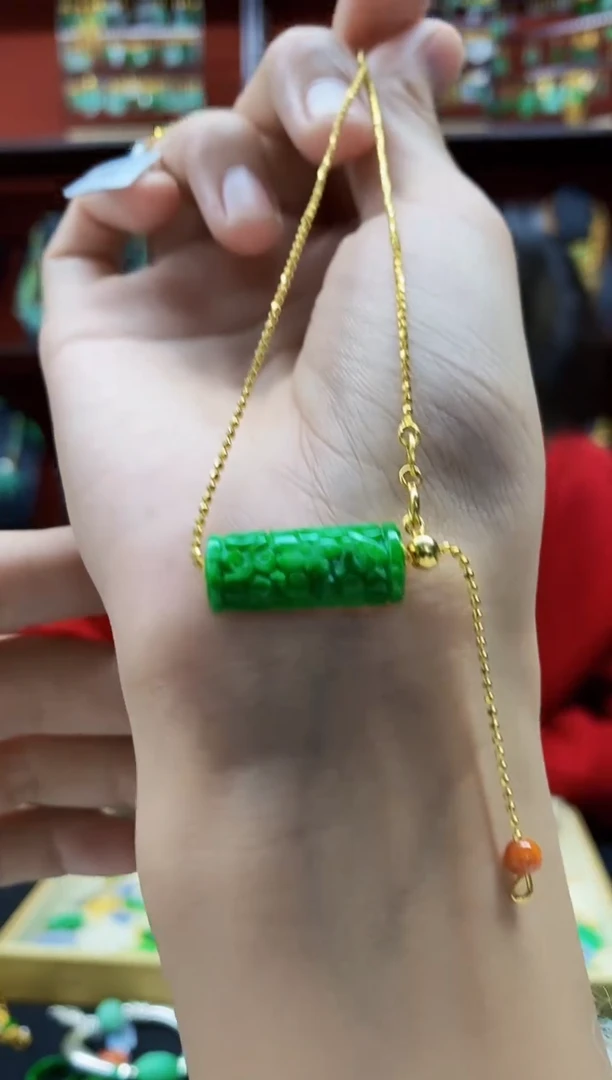 颈饰未镶嵌翡翠吊坠