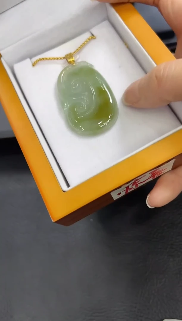 翡翠挂件18K金镶嵌如意 不含链