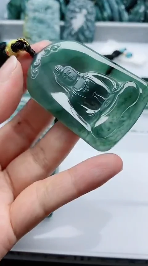 颈饰未镶嵌翡翠
