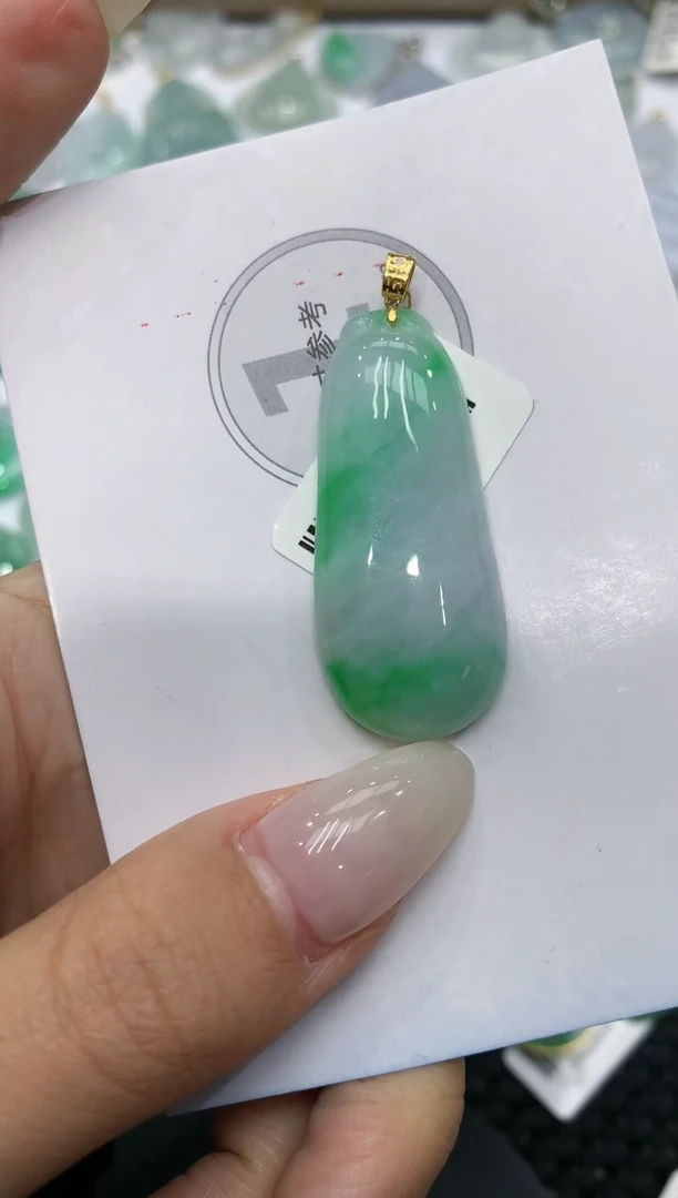 颈饰18K金镶嵌翡翠111111111111