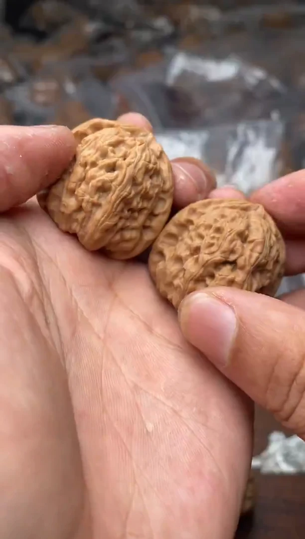 【闪购商品】文玩核桃把件A354号31尺白狮子.团