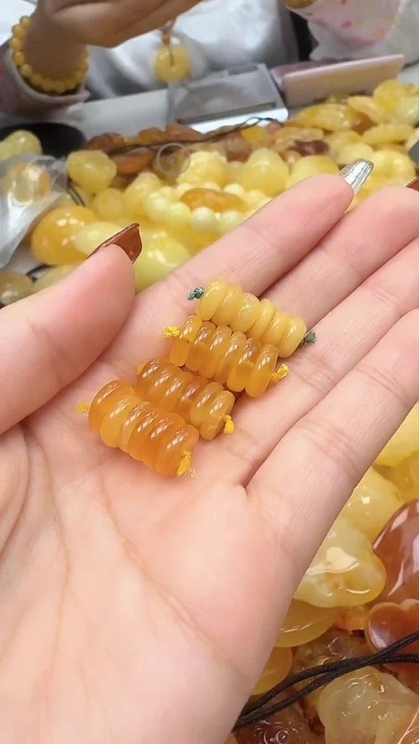 裸石琥珀未镶嵌随机一件