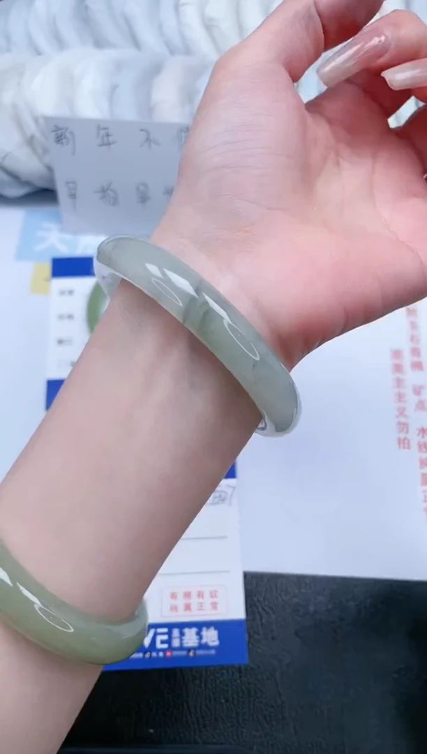 【闪购商品】石英质玉手镯未镶嵌T327-60.5