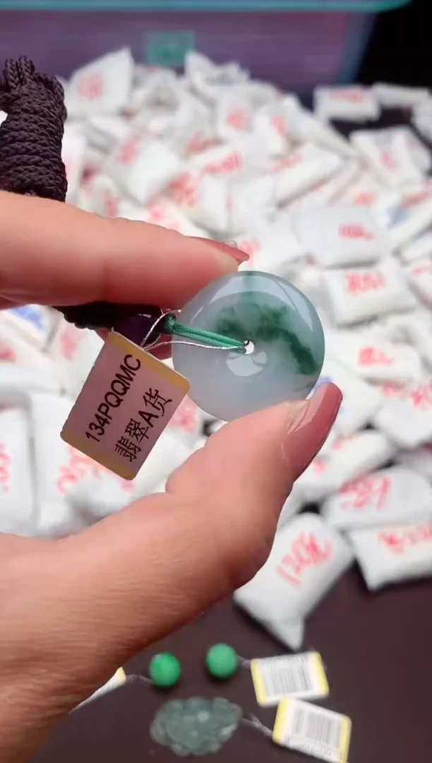 【闪购商品】翡翠颈饰未镶嵌一