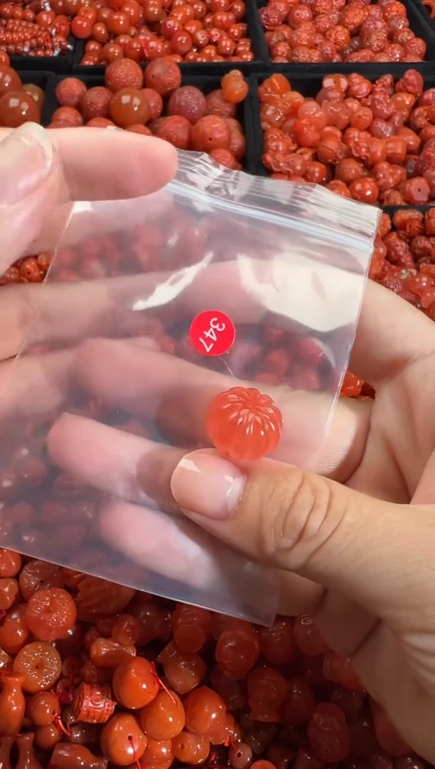 南红玛瑙未镶嵌颈饰1