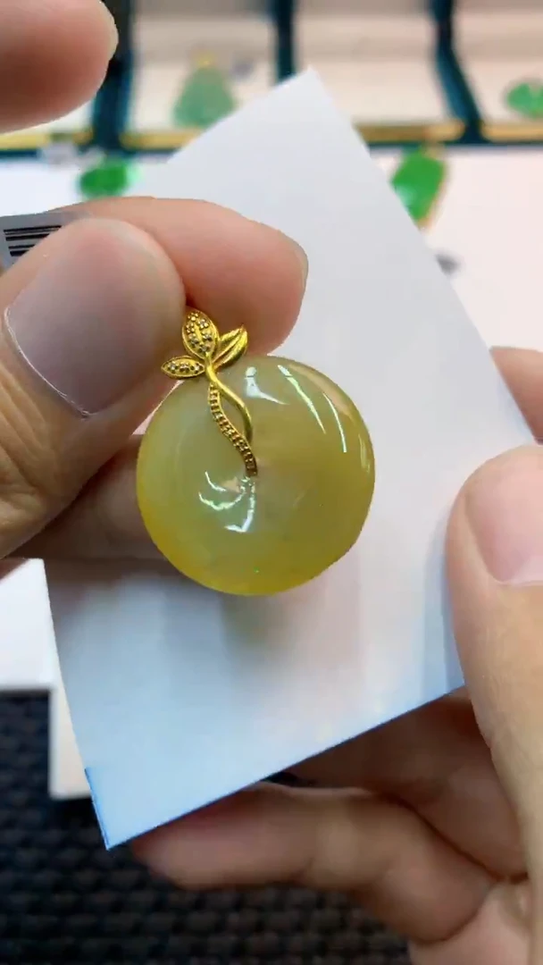 翡翠18K金镶嵌颈饰             1