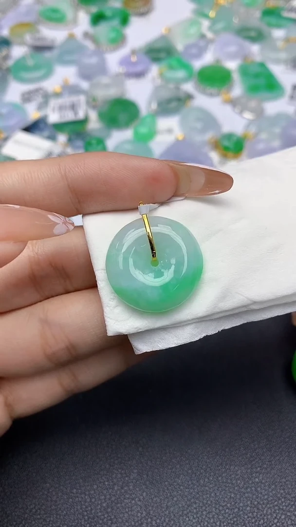 颈饰18K金镶嵌翡翠a货假一赔三支持复检百元上9元证书费自理