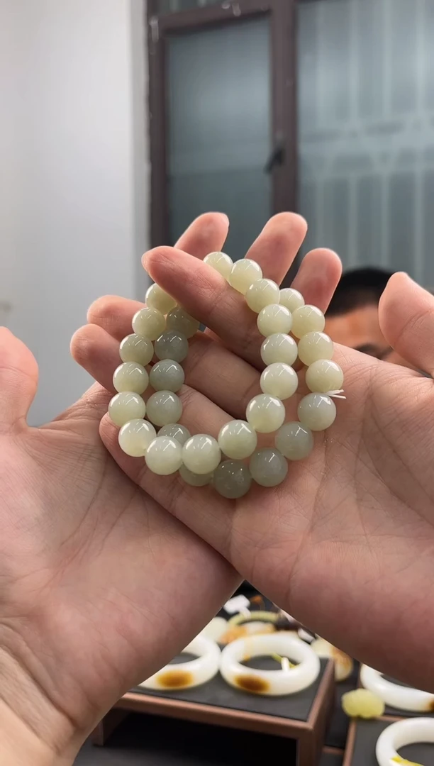 手串未镶嵌和田玉且末青白手串卡12微色差多样性发其一
