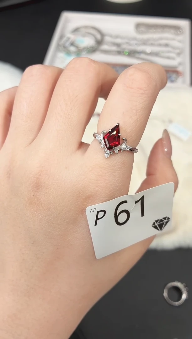 银S925镶嵌戒指石榴石多样性发一P61