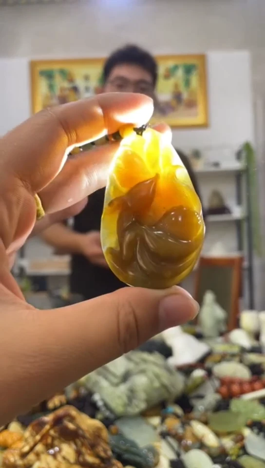 未镶嵌岫玉吊坠