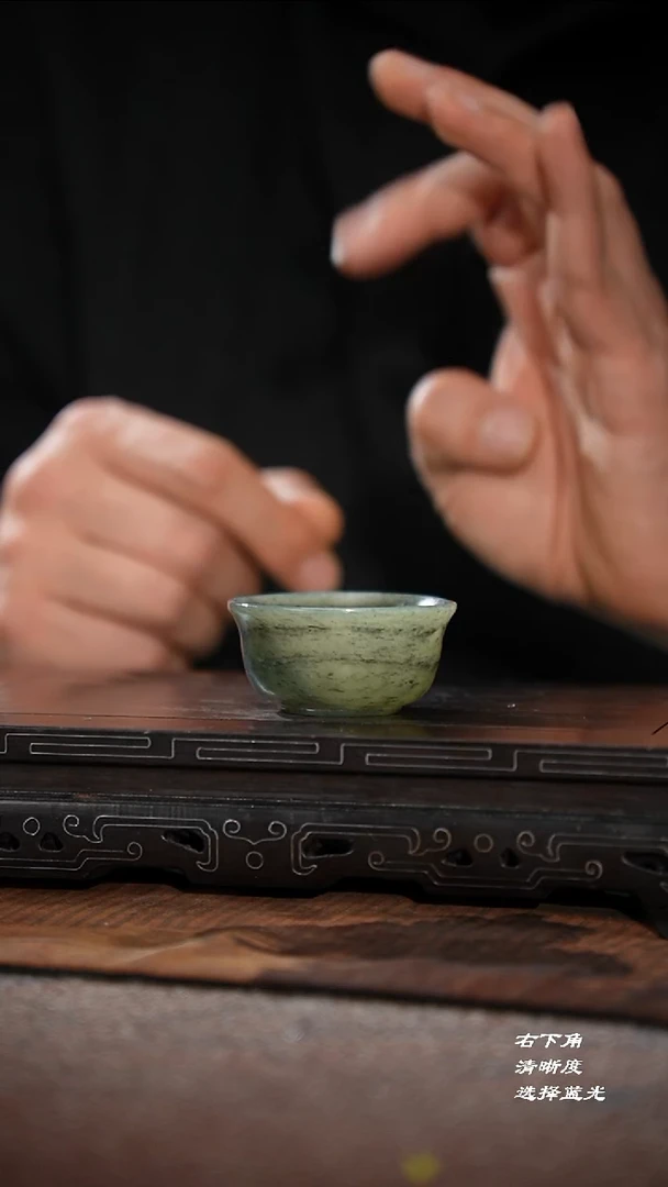 110-1小品茗杯（点墨青花）带证书