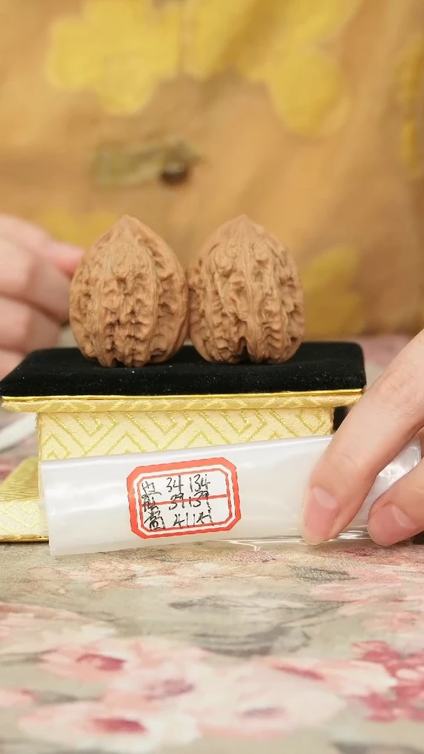 把件文玩核桃赤龙鸡心