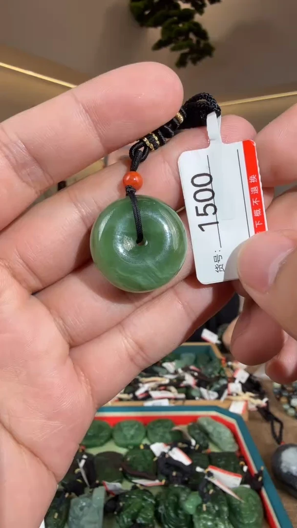 颈饰未镶嵌和田玉1