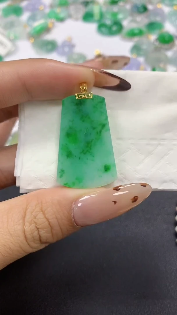 颈饰18K金镶嵌翡翠a货假一赔三支持复检百元上9元证书费自理