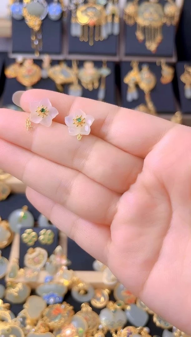 颈饰银S925镀金镶嵌和田玉小花花耳钉