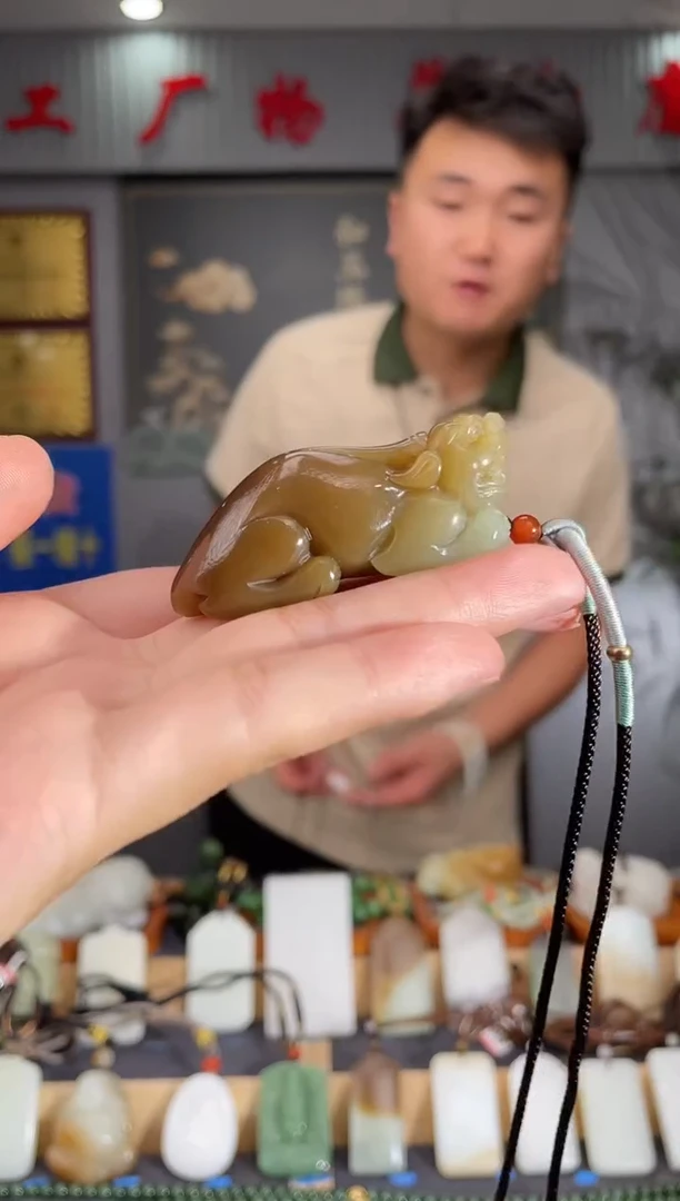 和田玉未镶嵌颈饰1