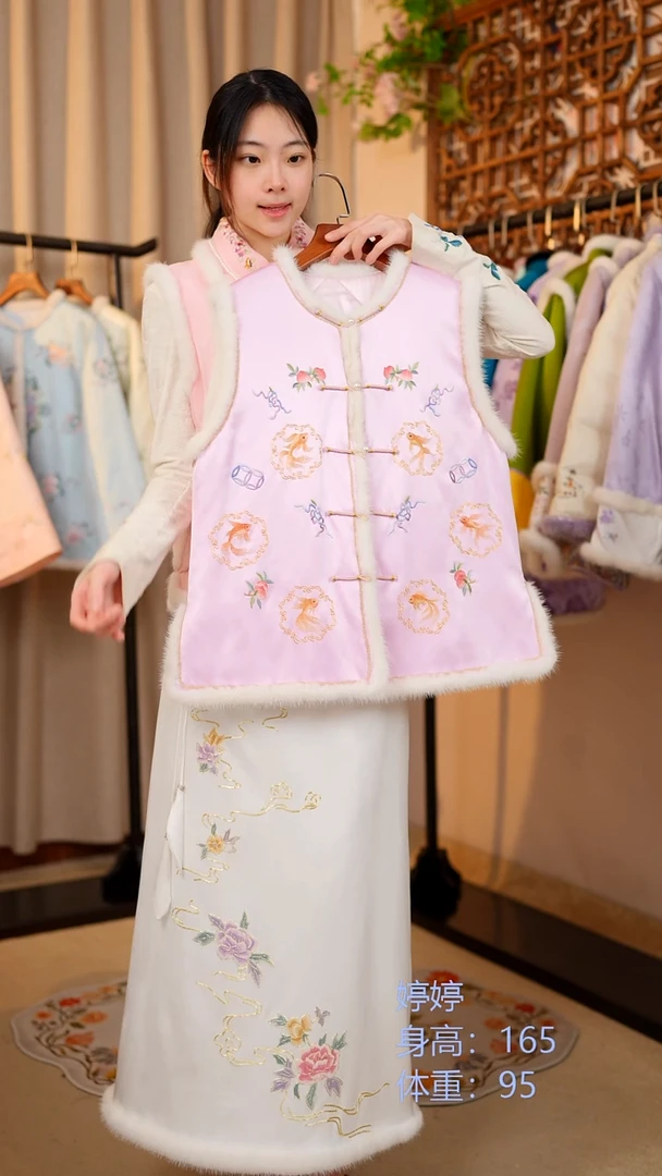 织绣非遗服饰一物一件